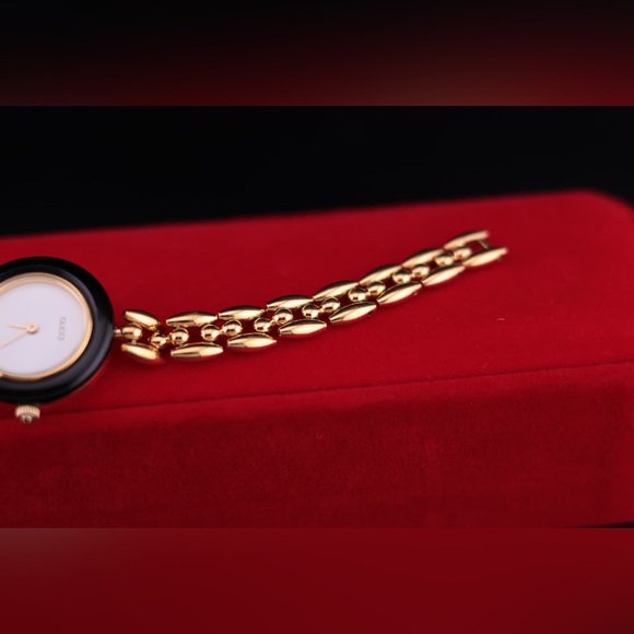 Vintage 1990s Gucci Interchangable Bezel 11/12.2 Women Watch
Rice Link Bracelet - Picture 16 of 16